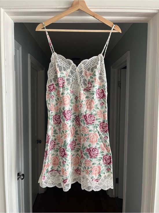 Oscar de la Renta Other - Oscar De La Renta Vintage Floral Lace Trim Slip Dress